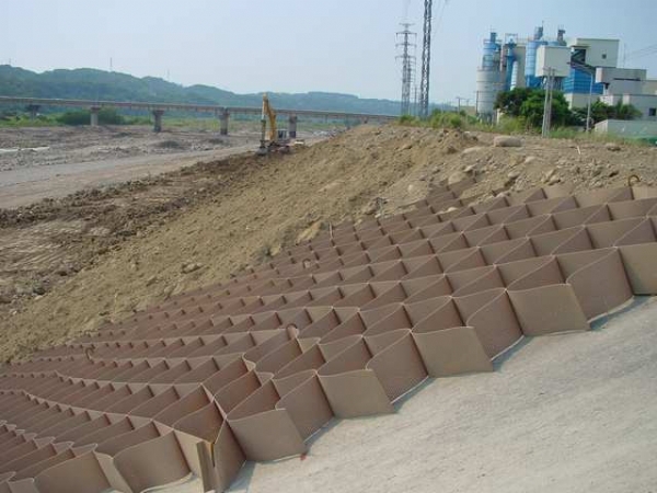Estabilizadores de cascalho de geocélulas de HDPE para reforço de parede de retenção e proteção de encostas 6
