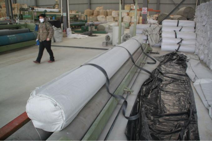 Liner de argila geossintética de alta resistência à tração com esterco de membrana de bentonita à prova d'água 11